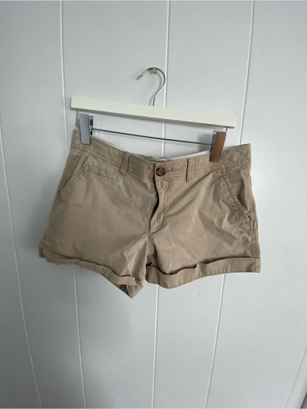 Old Navy Women's Khaki Roll-Hem Shorts